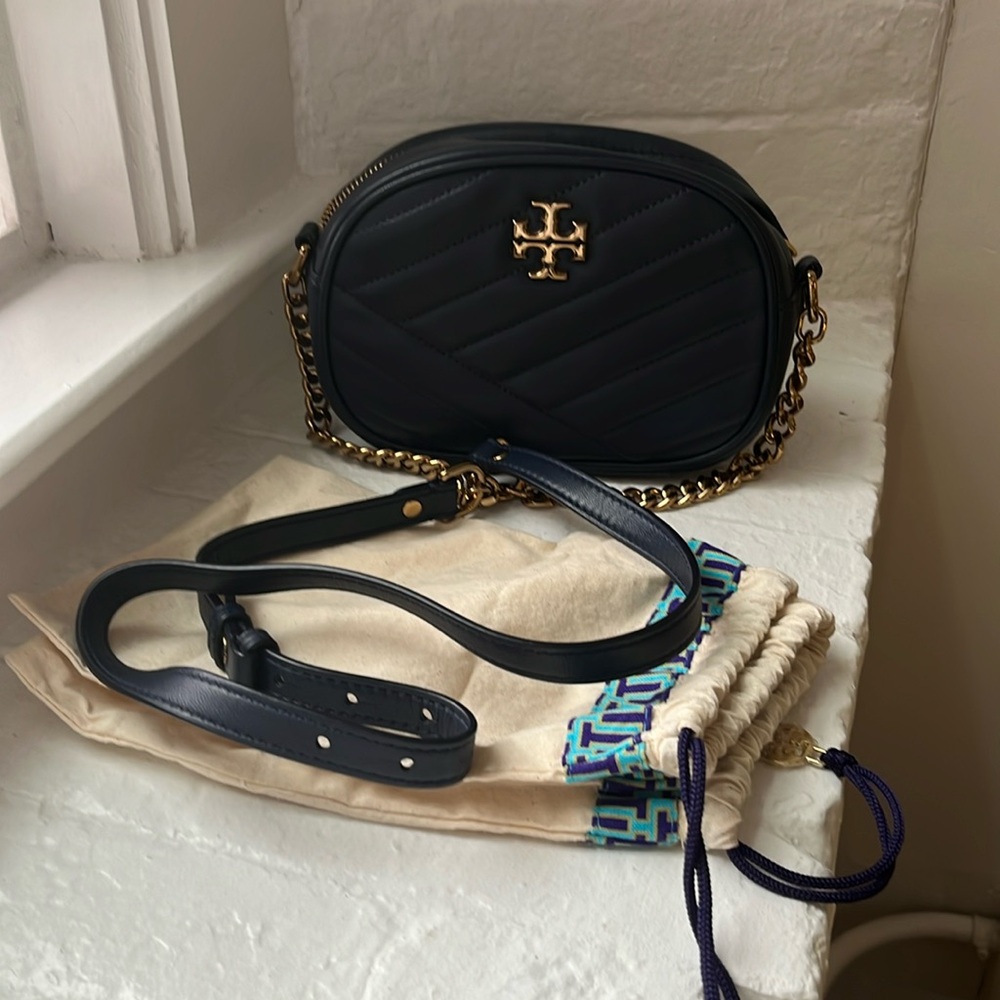 TORY BURCH bag in Excellent condition nothingg to point out!
